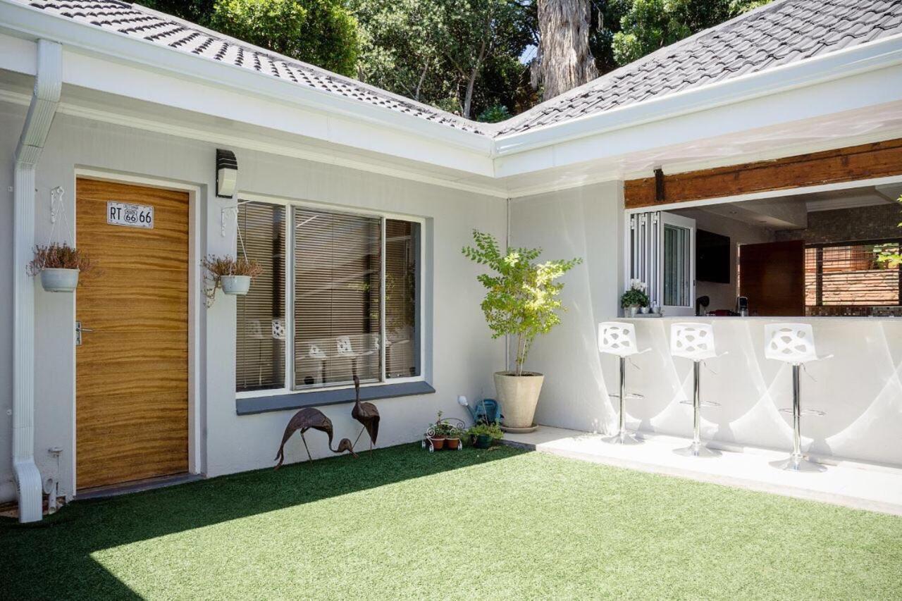 Luxury Upmarket Guesthouse 20 On 4Th 勒斯滕堡 外观 照片