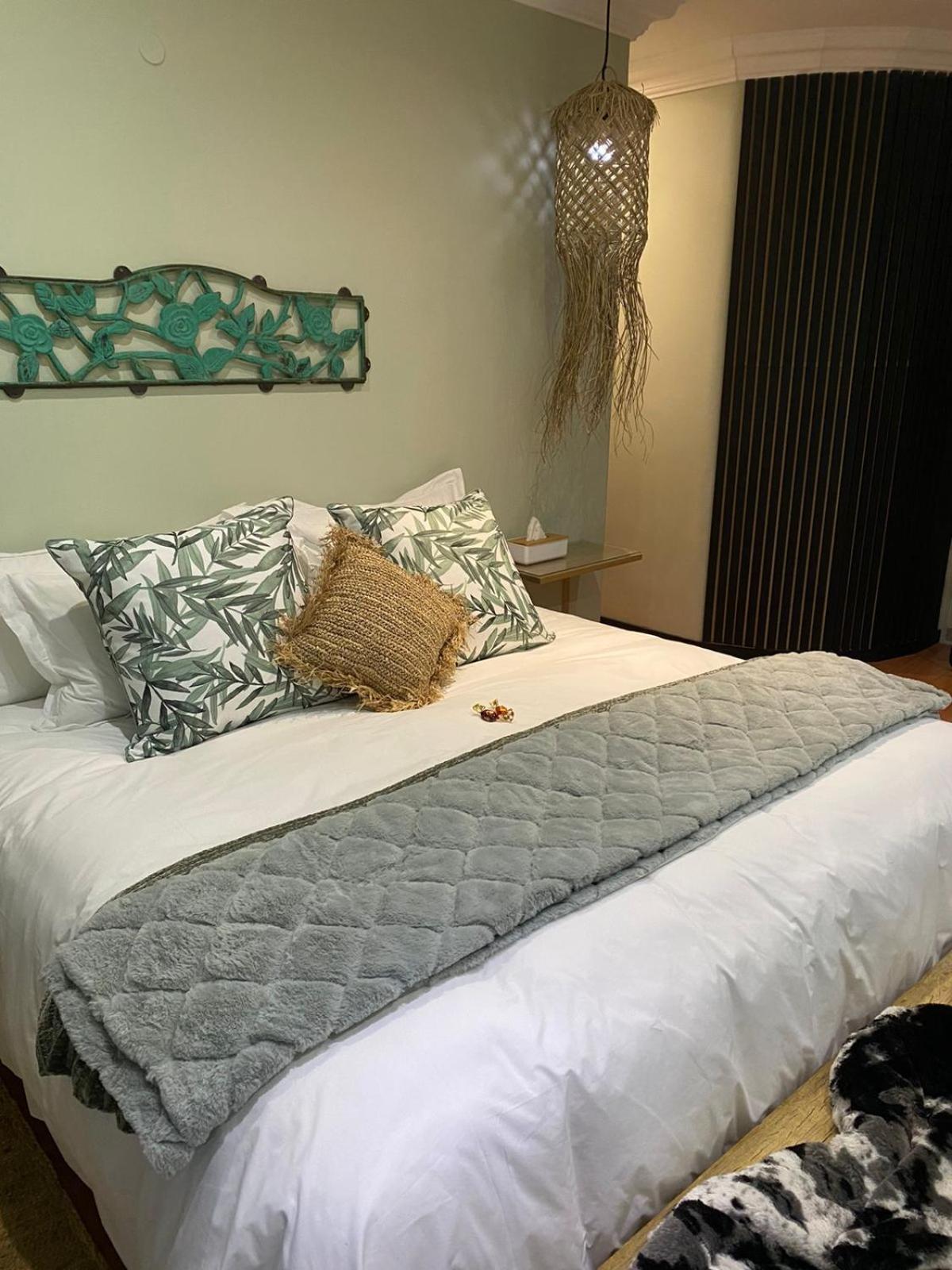 Luxury Upmarket Guesthouse 20 On 4Th 勒斯滕堡 外观 照片